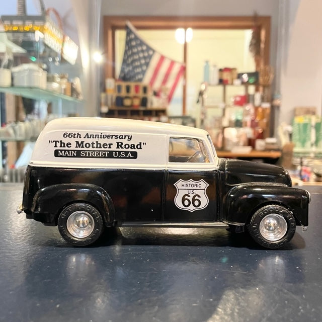 Rute 66 1926-1992 "The Mother Road" 66th Anniversary Panel Truck Coin Bank